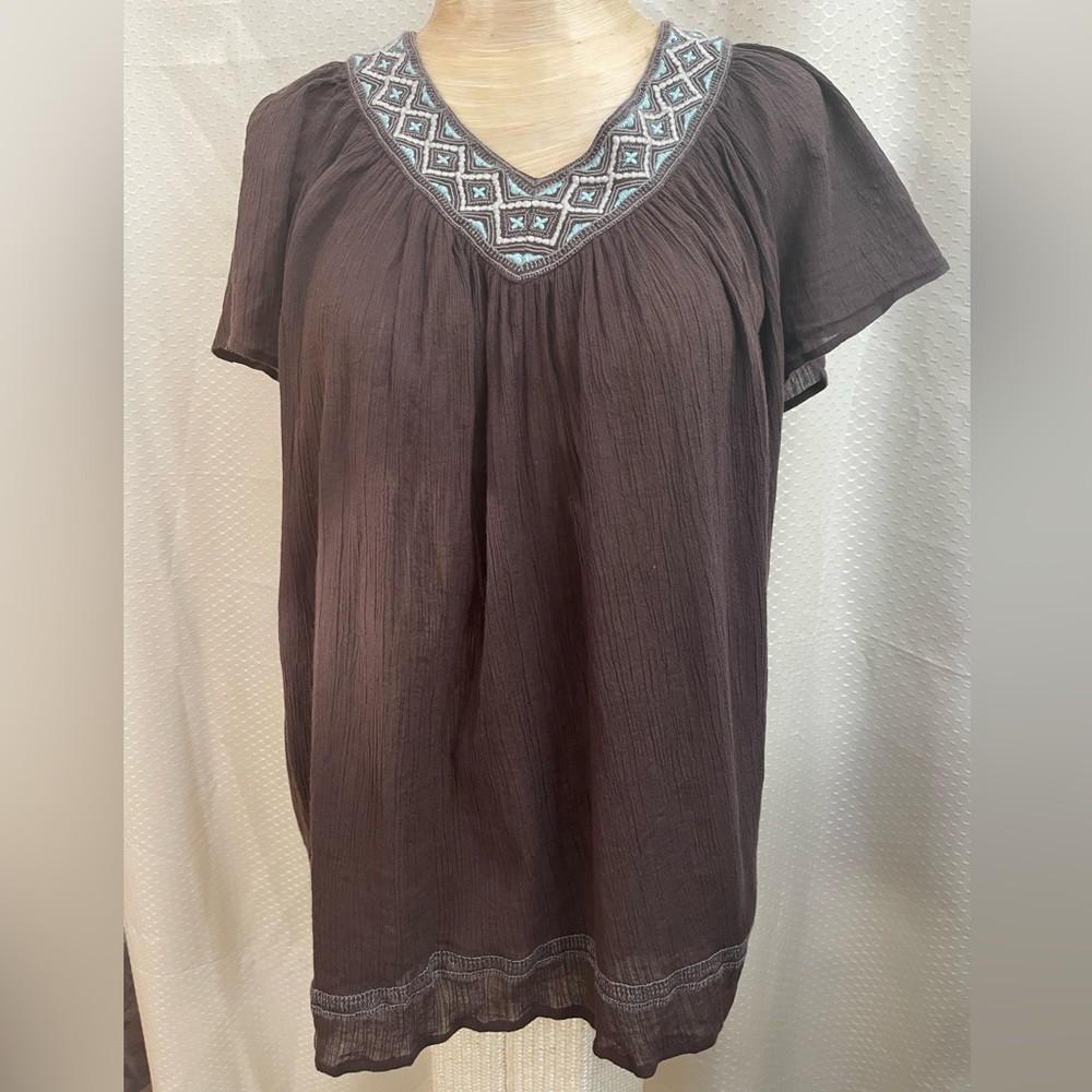 🔴 Joie brown Aztec styled top. Light blue accents